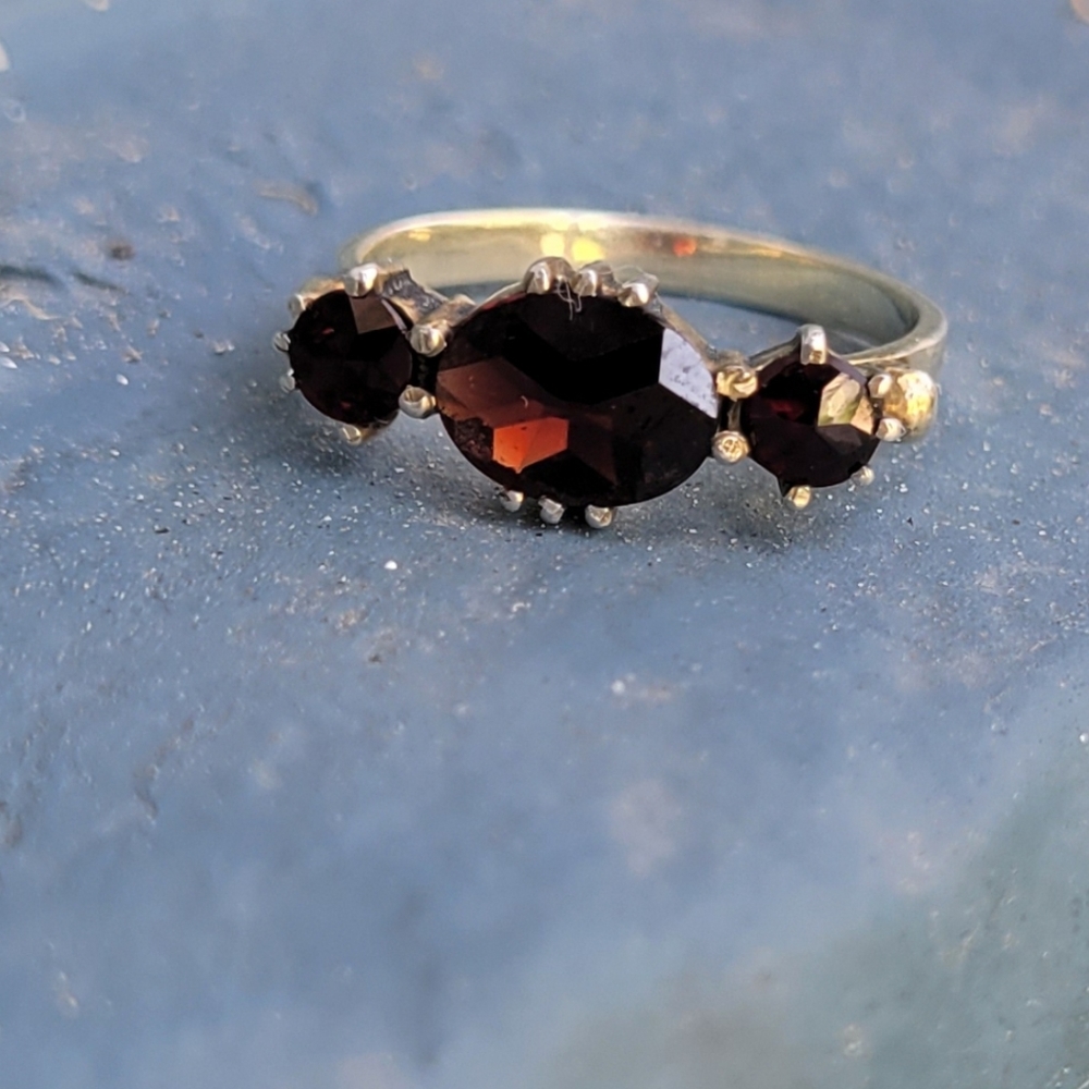 Antique Bohemian Garnet Ring✨️ - Picture 2 of 8